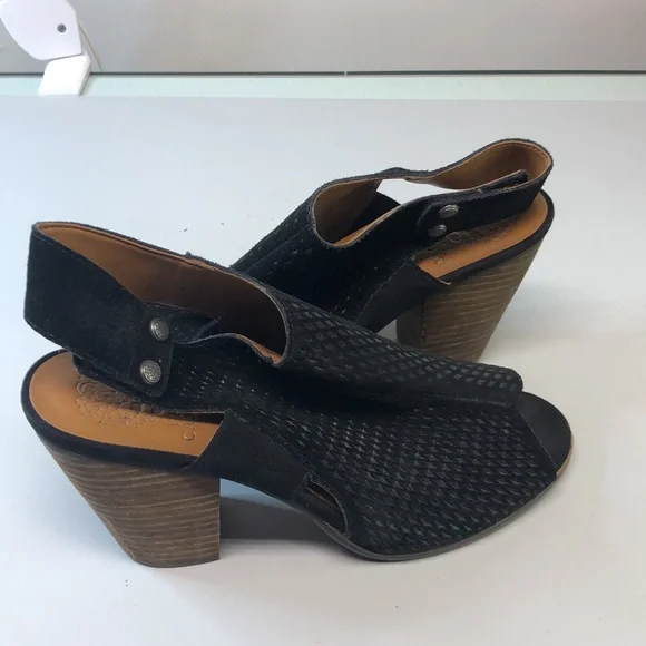 Cute, block heeled, open toed sandals - Picture 6 of 10